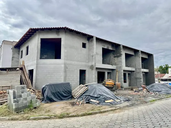 Sobrado Geminado no Passo Manso