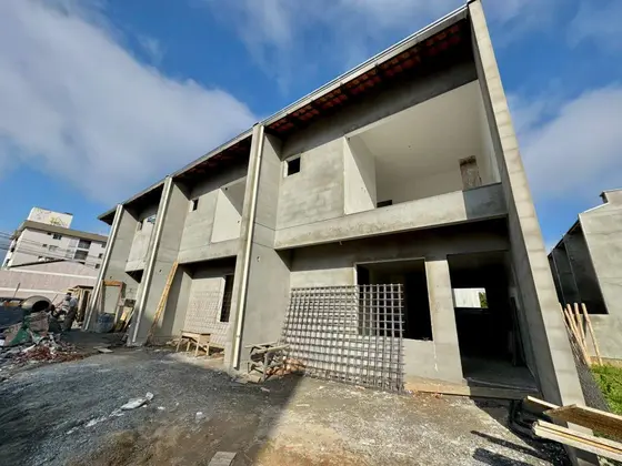 Sobrado Geminado no Passo Manso