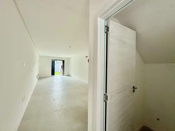 Sobrado Geminado no Água Verde