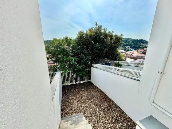 Sobrado Geminado no Água Verde